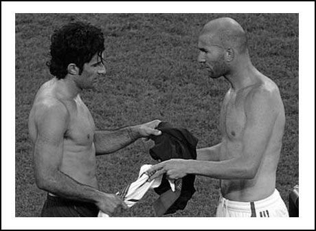Collabora con Passione Maglie Zidane e Figo scambio maglia