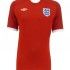 Presentata dalla Umbro la maglia rossa dell’Inghilterra