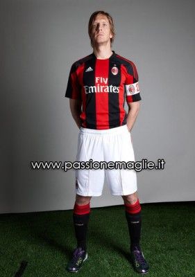 milan-prima-maglia-2010-2011-adidas-281x400.jpg