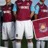 La divisa casalinga del West Ham 2010-2011 Macron La divisa casalinga del West Ham 2010-2011 Macron