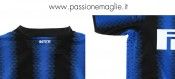 Gli inserti in mesh e il retro del colletto con la scritta Inter Inserti in mesh maglia Inter