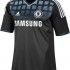 Maglia nera con quadratini blu per le trasferte del Chelsea