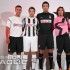 Righe sfrangiate e rosa shocking, Nike presenta ufficialmente le nuove maglie della Juventus