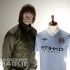 Liam Gallagher svela la nuova prima maglia del Manchester City