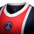 Banda rossa più larga per la nuova maglia del Paris Saint-Germain
