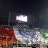 I tifosi del Velèz Sarsfield con il tricolore italiano I tifosi del Velèz Sarsfield con il tricolore italiano