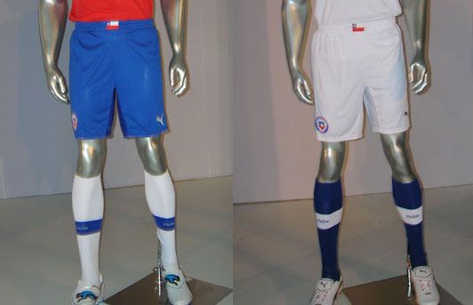 Cile pantaloncini e calzettoni Puma 2012