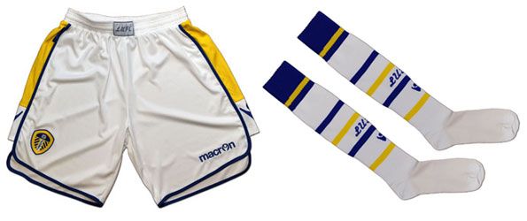 Leeds pantaloncini e calzettoni 2012-2013 Macron