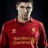 Gerrard con la nuova divisa del Liverpool