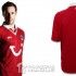Semplicità ed eleganza per la nuova maglia dell’Hannover 96 firmata Jako