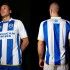 La maglia del Brighton & Hove Albion 2013-2014 prodotta da Erreà