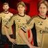 La terza maglia del Milan 2013-2014, pelle dorata e cuore rossonero