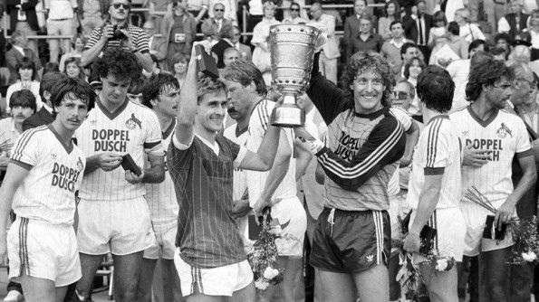 Colonia festeggia vittoria DFB Pokal 1982-83