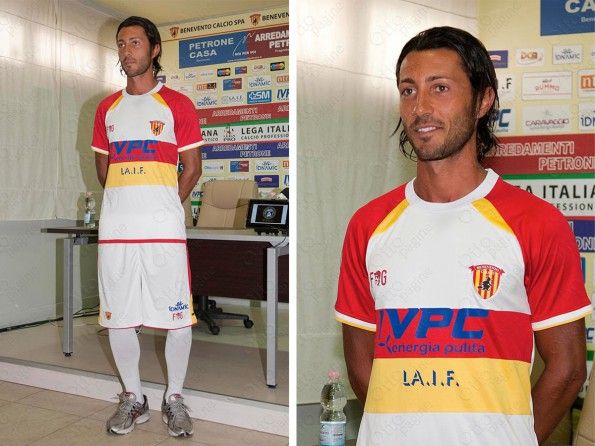 Benevento seconda maglia 2014-15