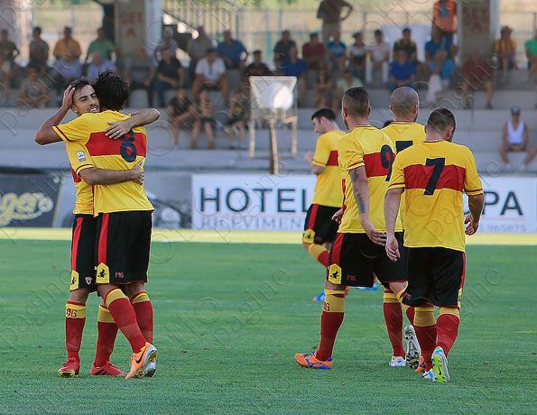 Benevento, home 2014-2015, retro e numeri