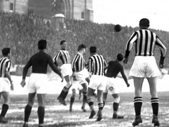 Juventus, maglia 1933 a Bologna