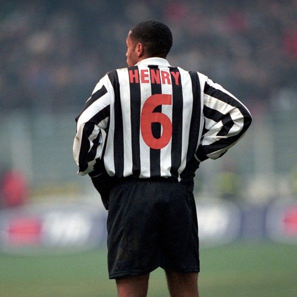 Henry nella Juventus, numerazione rossa 1998-1999