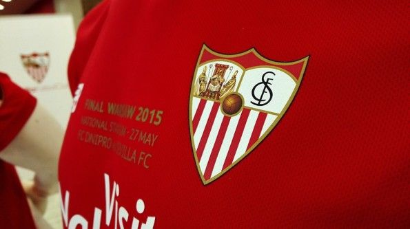 Scritta celebrativa maglia Siviglia finale Europa League 2014-2015