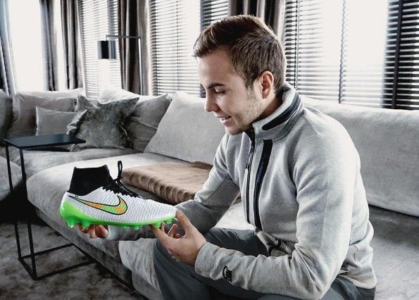 Gotze con le Magista bianche