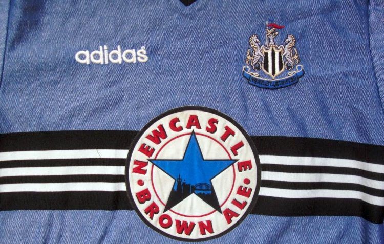 La trama della maglia del Newcastle 96-97