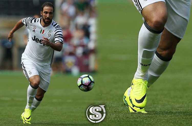 Gonzalo Higuain (Juventus) - Nike HyperVenom Phinish