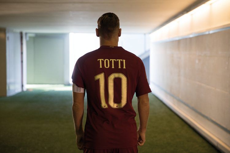 Font Totti 10 maglia Roma derby Nike