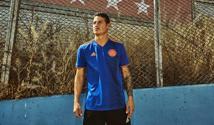 James Rodriguez seconda maglia Colombia mondiali blu