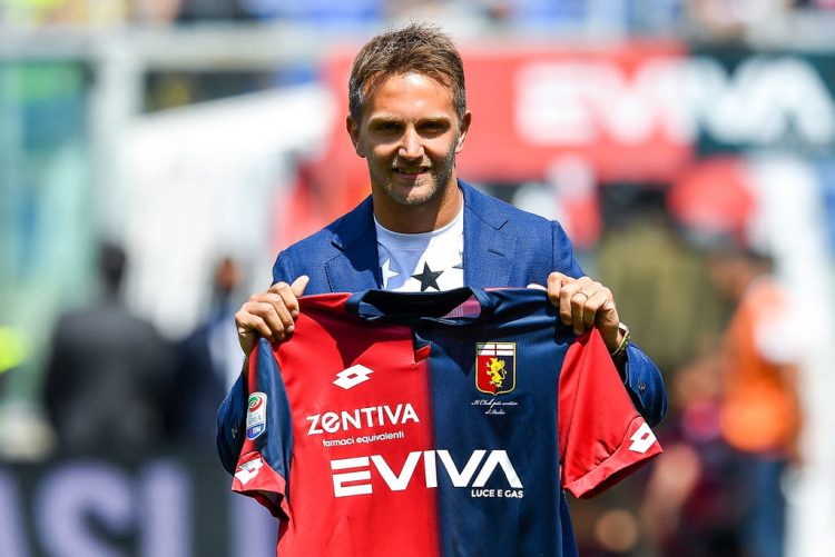 Domenico Criscito con la nuova maglia del Genoa