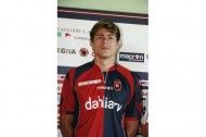 La nuova maglia del Cagliari indossata da Nene'