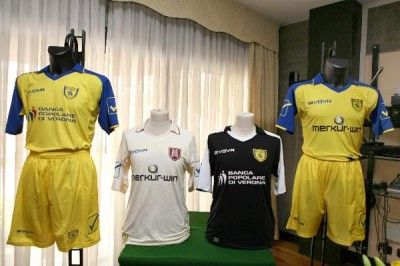 Le nuove maglie del Chievo Verona 2009-2010 Le nuove maglie del Chievo Verona 2009-2010