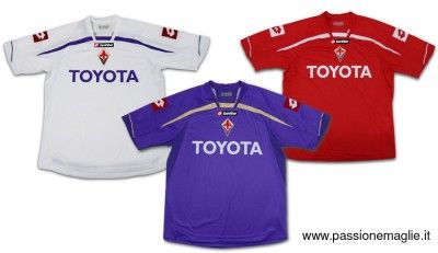 Le tre maglie ufficiali della Fiorentina 2009-2010