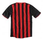 Il retro della nuova maglia del Milan Il retro della nuova maglia del Milan