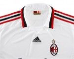 Particolare del colletto nella maglia da trasferta Particolare del colletto nella maglia da trasferta