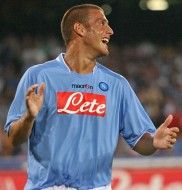 Un primo piano della nuova maglia azzurra Un primo piano della nuova maglia azzurra