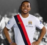 Robinho con la terza maglia del City 2009-2010 Robinho con la terza maglia del City 2009-2010