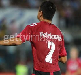Perticone in Livorno-Milan indossa una maglia con il cognome sbagliato