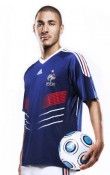 Benzema indossa la nuova maglia della Francia