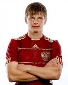 Arshavin indossa la maglia della Russia per il 2010 Arshavin indossa la maglia della Russia per il 2010