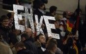 I tifosi ricordano Enke I tifosi ricordano Enke