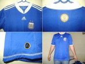 Alcuni particolari della nuova divisa blu Alcuni particolari della nuova divisa blu