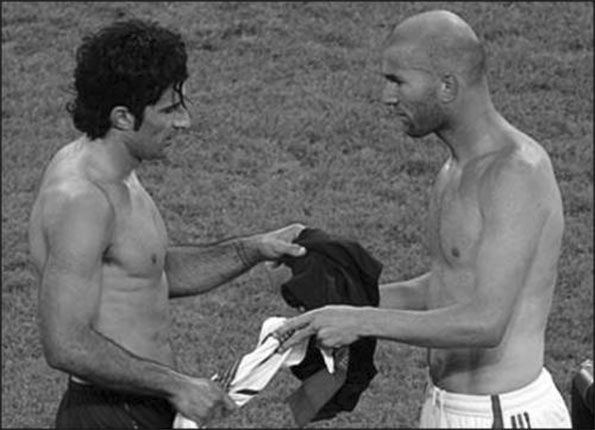 Figo Zidane scambio maglia