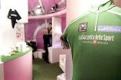La maglia verde in uno stand