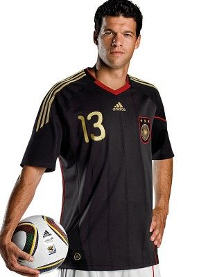 Maglia Germania nera 2010 Ballack indossa la divisa away della Germania 2010