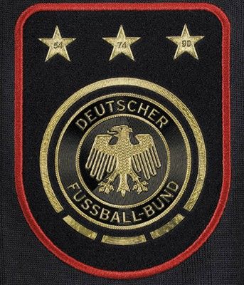 Stemma DFB con le tre stelle Stemma della DFB seconda maglia Germania 2010