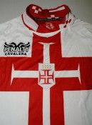 La croce templare al centro, simbolo del club