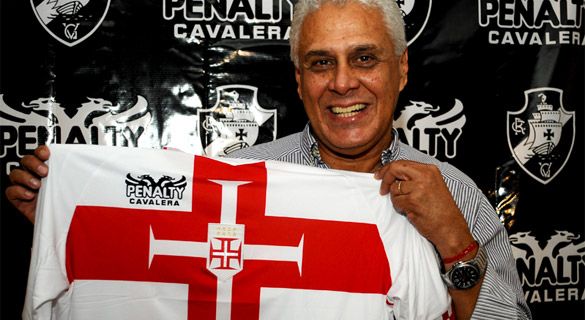 Dinamite con la nuova maglia del Vasco