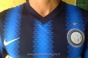 Il collo a V nero