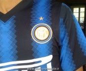 Stemma Inter ricamato sul cuore