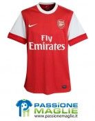 La prima maglia Arsenal 2010-2011 con uno stile retrò Maglia Arsenal home 2010-2011