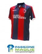 La divisa casalinga del Bologna rossoblù per il 2010-2011 Prima maglia Bologna 2010-2011